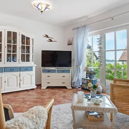 Apartment Yachthafenblick Nr 5 *